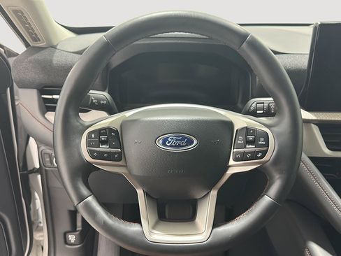 Used 2025 Ford Explorer Active w/ Active Comfort Package AWD/4WD image 9