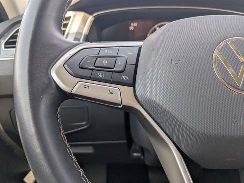 Used 2024 Volkswagen Tiguan SE image 12