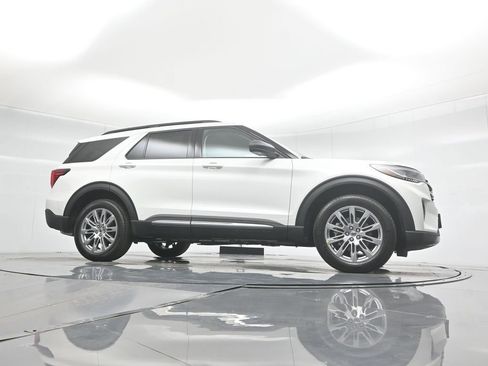 New 2025 Ford Explorer Active w/ Active Comfort Package image 3