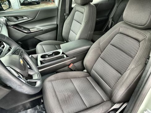 Used 2025 Chevrolet Equinox LT w/ Safety and Technology Package image 13