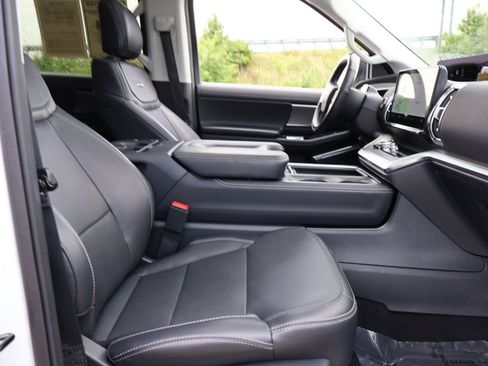 Used 2025 Ford Expedition Max Platinum AWD/4WD image 9