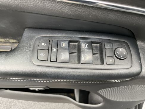 Used 2015 Jeep Grand Cherokee Limited w/ Luxury Group II image 36