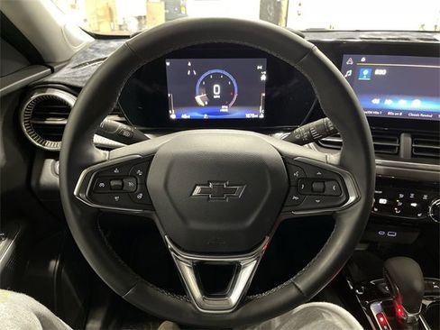 Used 2025 Chevrolet Trax ACTIV w/ Sunroof Package image 15