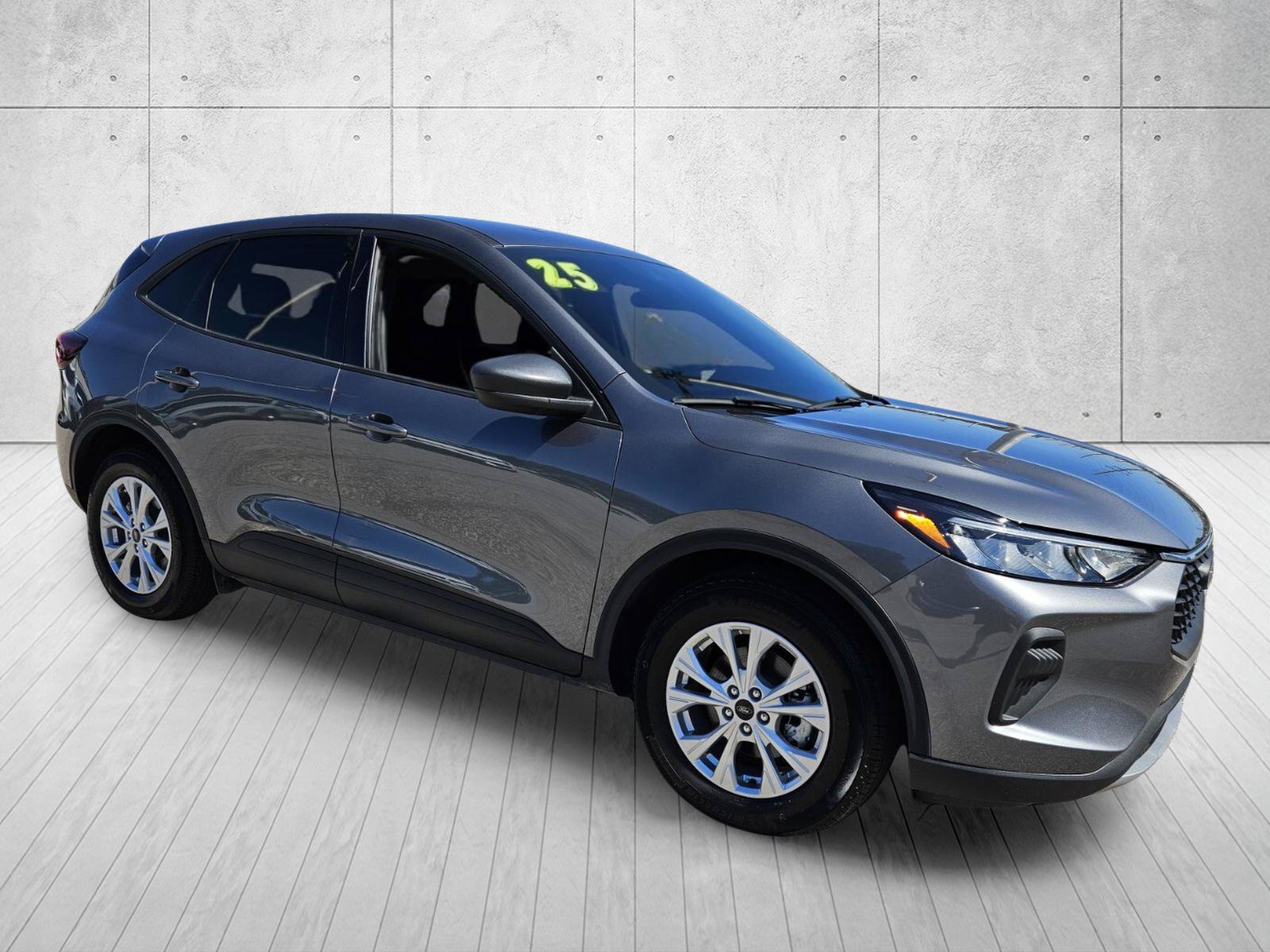 Used 2025 Ford Escape Active w/ Tech Pack #1 FWD image 1