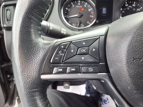 Used 2018 Nissan Rogue SV w/ Premium Package FWD image 13