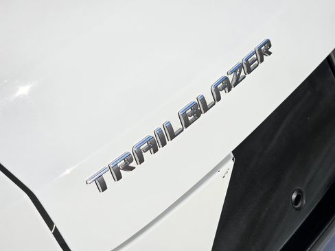 Used 2021 Chevrolet TrailBlazer LT w/ Convenience Package image 9