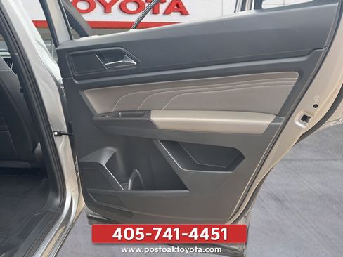 Used 2023 Volkswagen Atlas Cross Sport SE FWD image 15