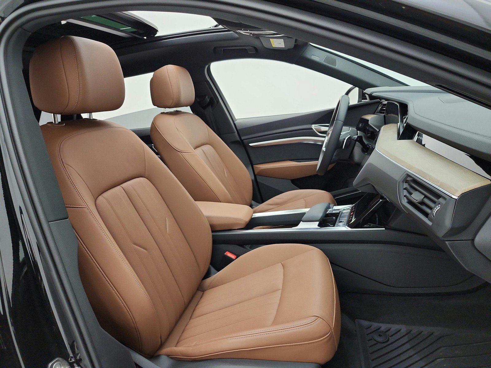 Used 2024 Audi Q8 e-tron Premium Plus AWD/4WD image 20