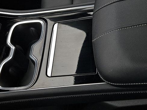 Used 2024 Chevrolet Traverse LT image 23