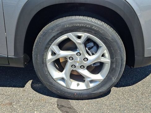 Used 2024 Chevrolet Trax LS w/ LS Convenience Package FWD image 11