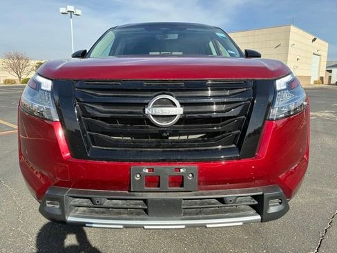 Certified 2024 Nissan Pathfinder SL w/ Black Appearance Package image 6