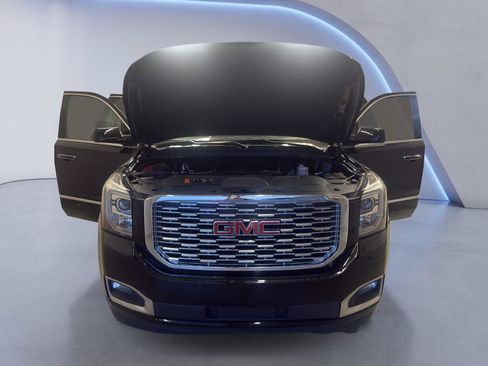 Used 2019 GMC Yukon Denali w/ Open Road Package AWD/4WD image 10