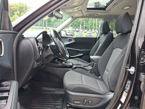 Used 2023 Kia Soul EX FWD image 13