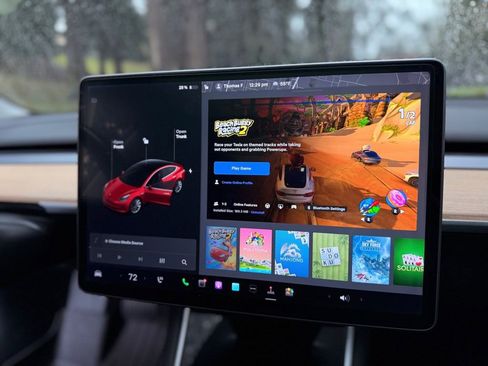 Used 2018 Tesla Model 3 Long Range RWD image 46