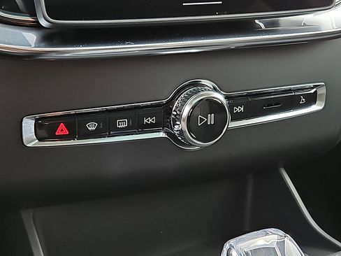 New 2026 Volvo XC90 B6 Ultra w/ Protection Package Premier AWD/4WD image 14