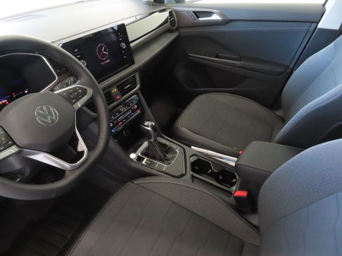 New 2026 Volkswagen Taos SE FWD image 22