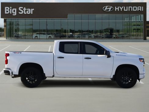 Used 2025 Chevrolet Silverado 1500 Custom image 5