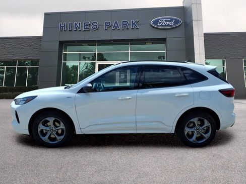 Used 2023 Ford Escape ST-Line w/ Tech Pack #1 AWD/4WD image 4