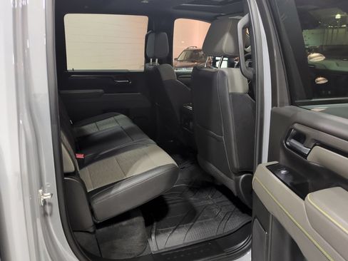 Used 2025 Chevrolet Silverado 2500 ZR2 w/ Technology Package AWD/4WD image 14