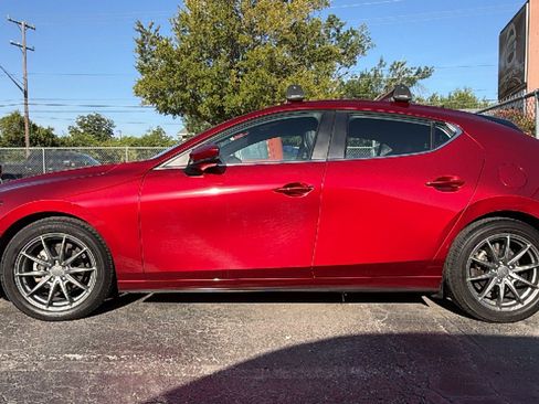 Used 2019 MAZDA MAZDA3 Hatchback w/ Preferred Package FWD image 6