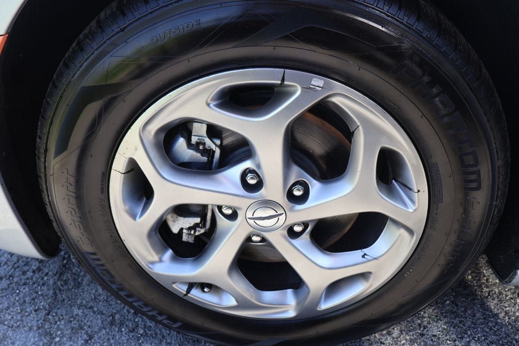 Used 2023 Chrysler Pacifica Limited FWD image 9