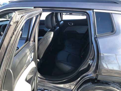 Used 2023 Jeep Compass Latitude image 21