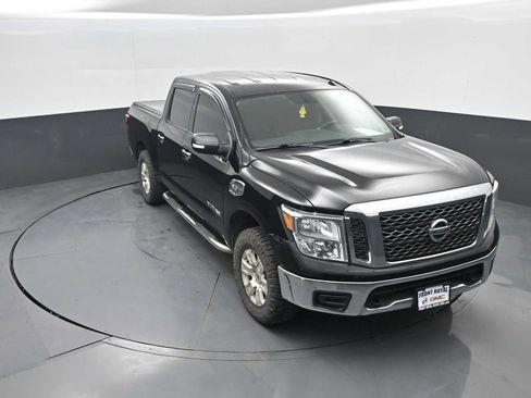 Used 2017 Nissan Titan SV AWD/4WD image 21