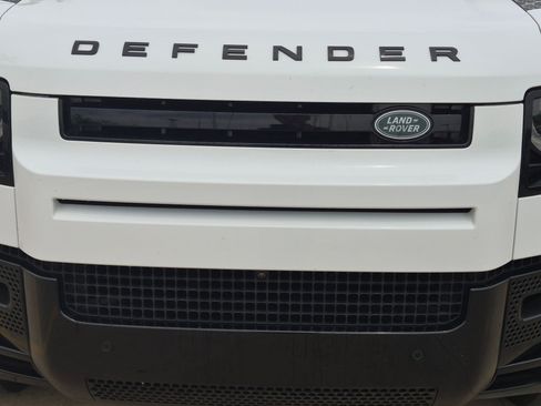 Used 2025 Land Rover Defender 130 X-Dynamic SE AWD/4WD image 9