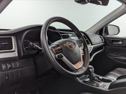 Used 2019 Toyota Highlander SE image 21