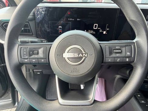 Used 2025 Nissan Kicks SV FWD image 17