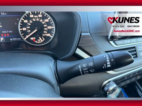 Used 2024 Nissan Altima 2.5 SV image 16