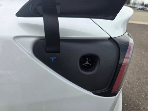 Used 2020 Tesla Model 3 Standard Range image 18