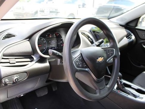 Used 2023 Chevrolet Malibu LT FWD image 14