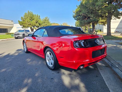 Used 2013 Ford Mustang Convertible RWD image 7