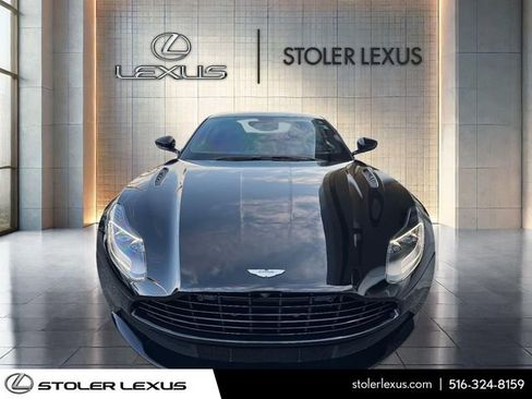 Used 2018 Aston Martin DB11 Coupe image 2