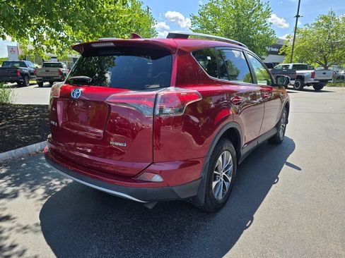 Used 2018 Toyota RAV4 LE AWD/4WD image 8