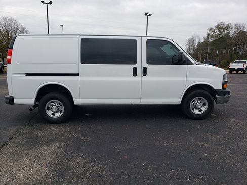 Used 2021 Chevrolet Express 2500 CARGO Full-size Cargo Van w/ Driver Convenience Package image 5