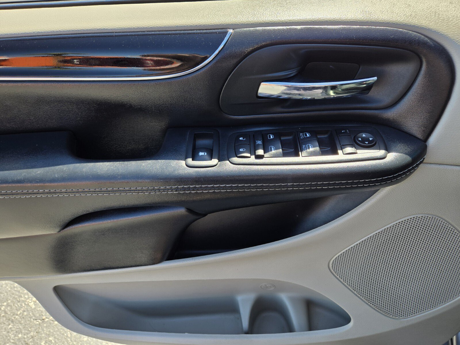Used 2020 Dodge Grand Caravan SXT FWD image 15