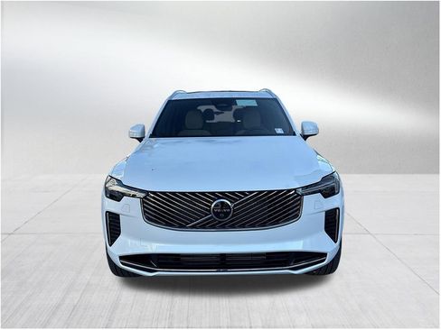 New 2026 Volvo XC90 T8 Plus image 2