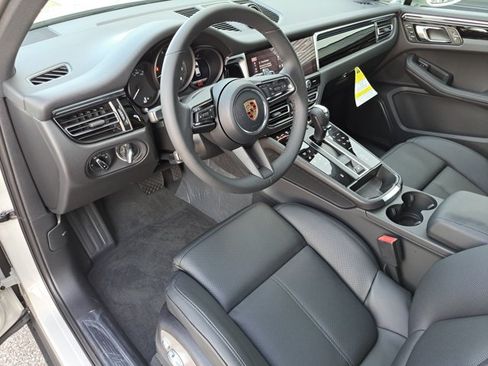 Used 2026 Porsche Macan AWD/4WD image 4