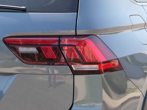 Used 2022 Volkswagen Tiguan SE R-Line FWD image 3