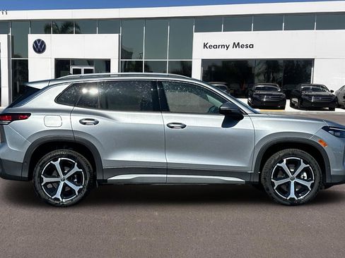 New 2025 Volkswagen Tiguan SE image 3