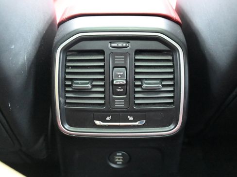 Used 2018 Porsche Macan GTS image 41