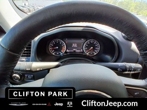 Used 2022 Jeep Renegade Latitude w/ Sun/Sound Group AWD/4WD image 21
