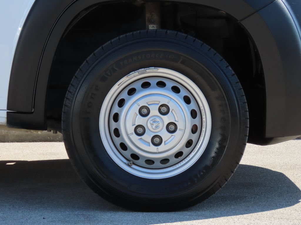 Used 2025 RAM ProMaster 2500 w/ Convenience Group FWD image 17