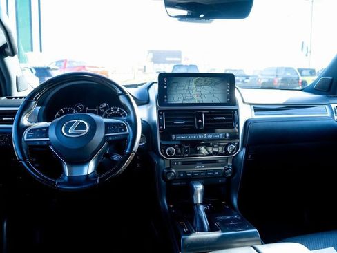 Used 2023 Lexus GX 460 Luxury w/ Sport Design Package AWD/4WD image 16