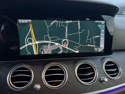 Used 2017 Mercedes-Benz E 300 4MATIC image 33