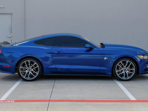 Used 2017 Ford Mustang GT w/ Black Accent Package RWD image 10