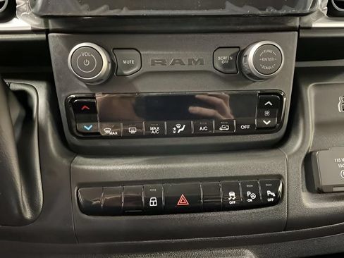 Used 2025 RAM ProMaster 2500 w/ Quick Order Package 22G SLT FWD image 13