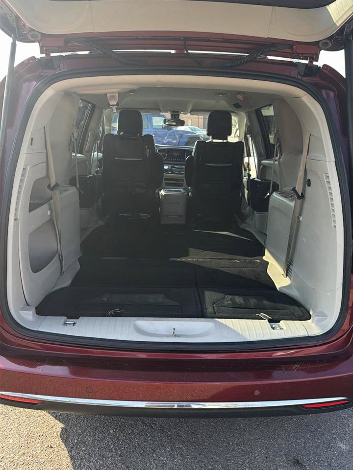 Used 2017 Chrysler Pacifica Touring-L Plus w/ Tire & Wheel Group FWD image 5